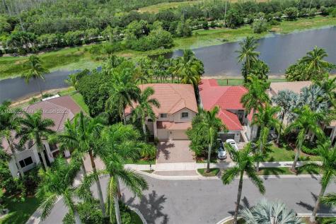 2547 Hunters Run Way Weston FL 33327