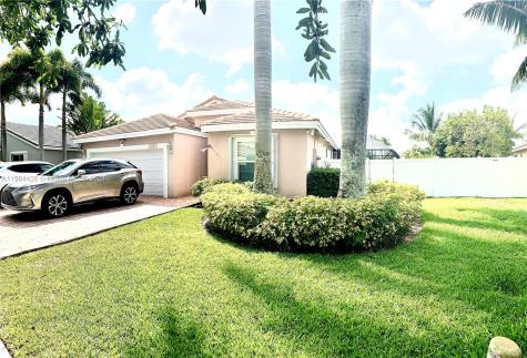 1061 SW 176th Avenue Pembroke Pines FL 33029
