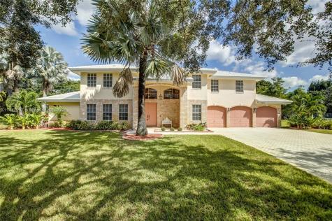 10635 SW 44th Court Davie FL 33328