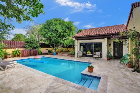 1000 NE 203rd Terrace Miami FL 33179