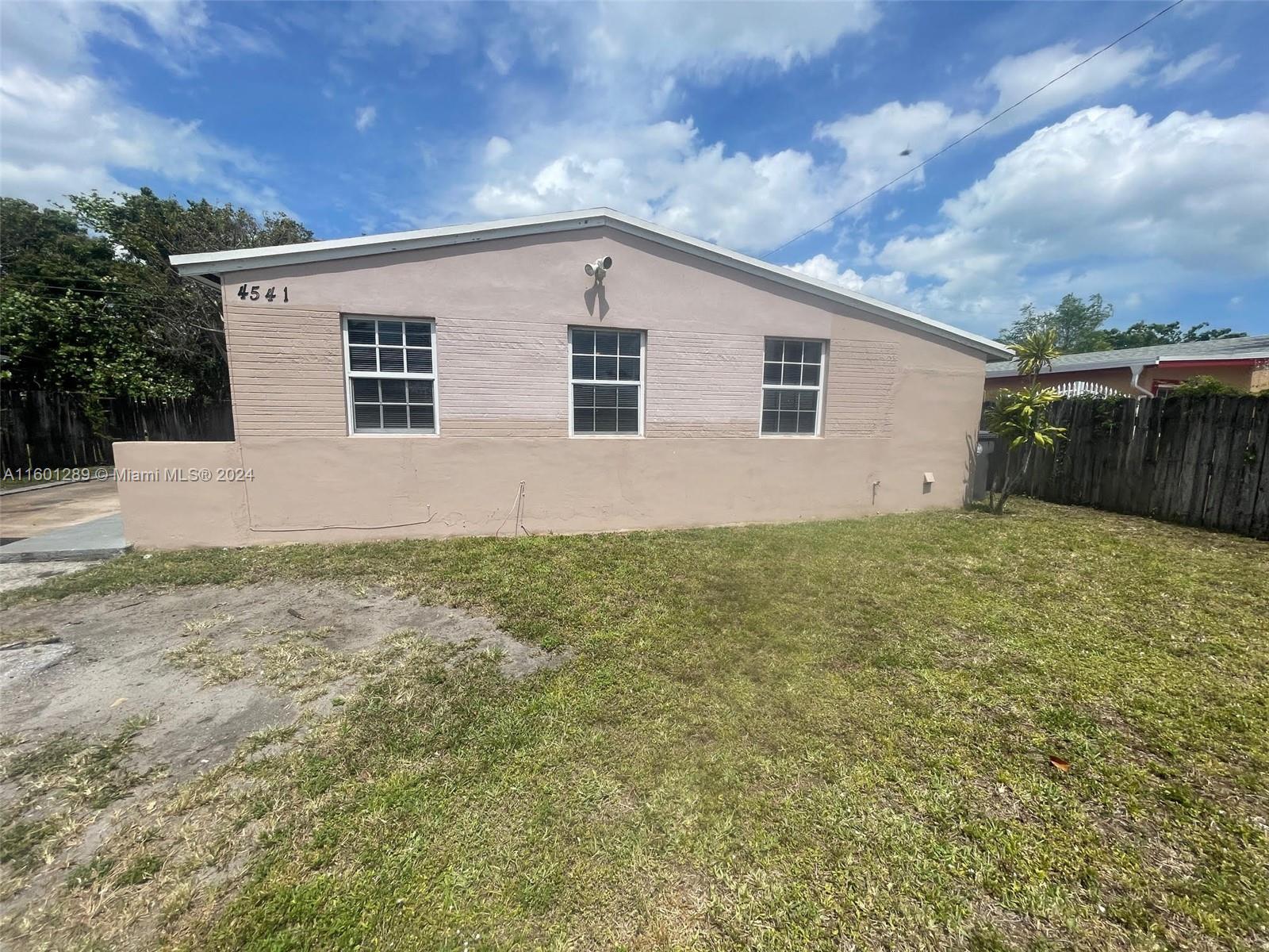 4541 SW 36th Street West Park FL 33023