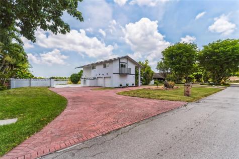 9811 W Calusa Club Drive Miami FL 33186