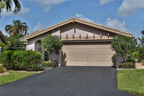 5637 Lakeview Mews Court Boynton Beach FL 33437