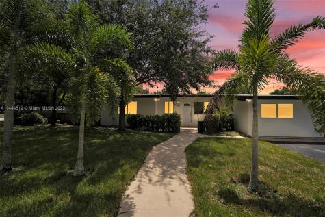 1115 E Country Club Circle Plantation FL 33317