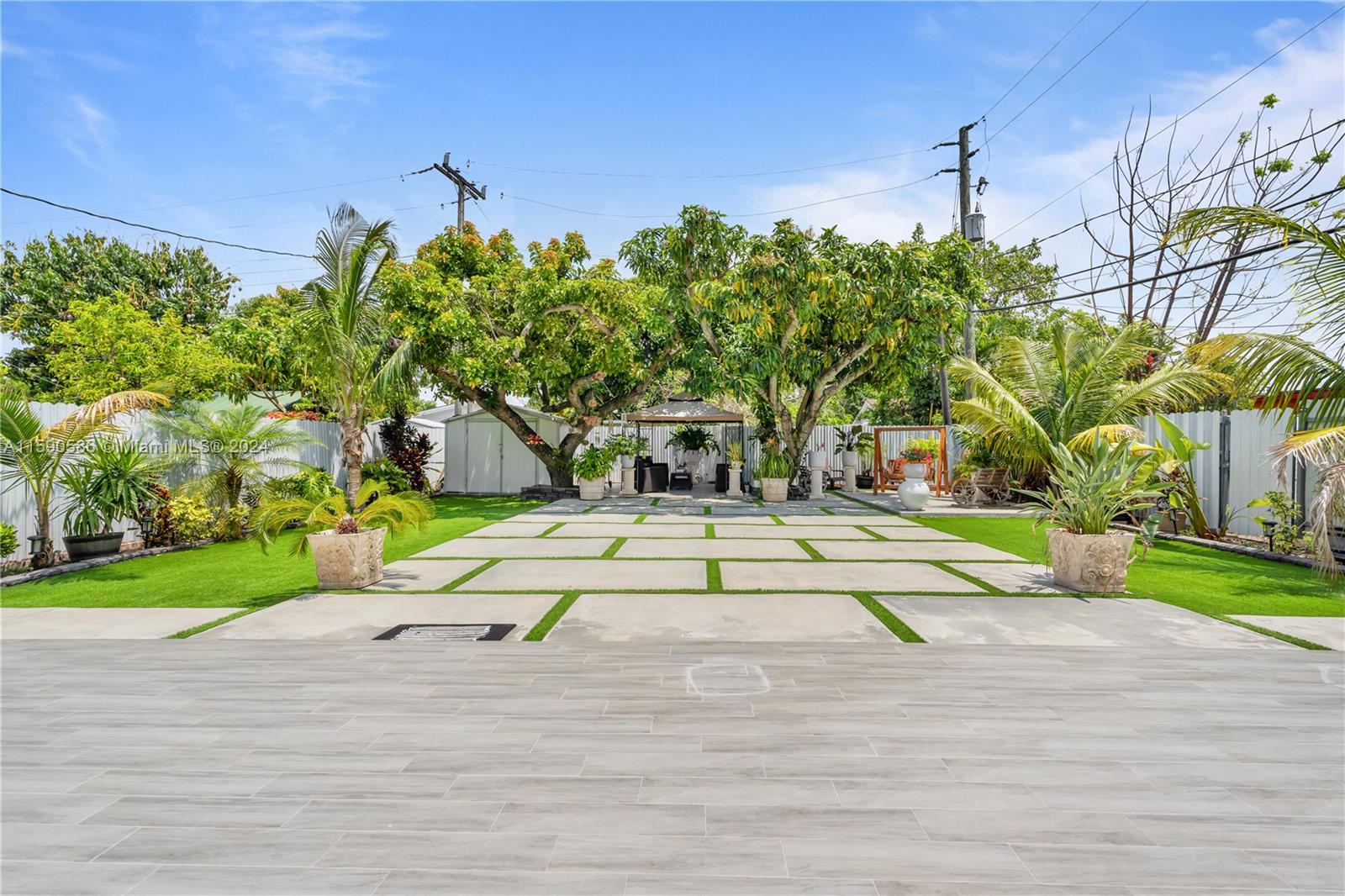 525 W 43rd Place Hialeah FL 33012