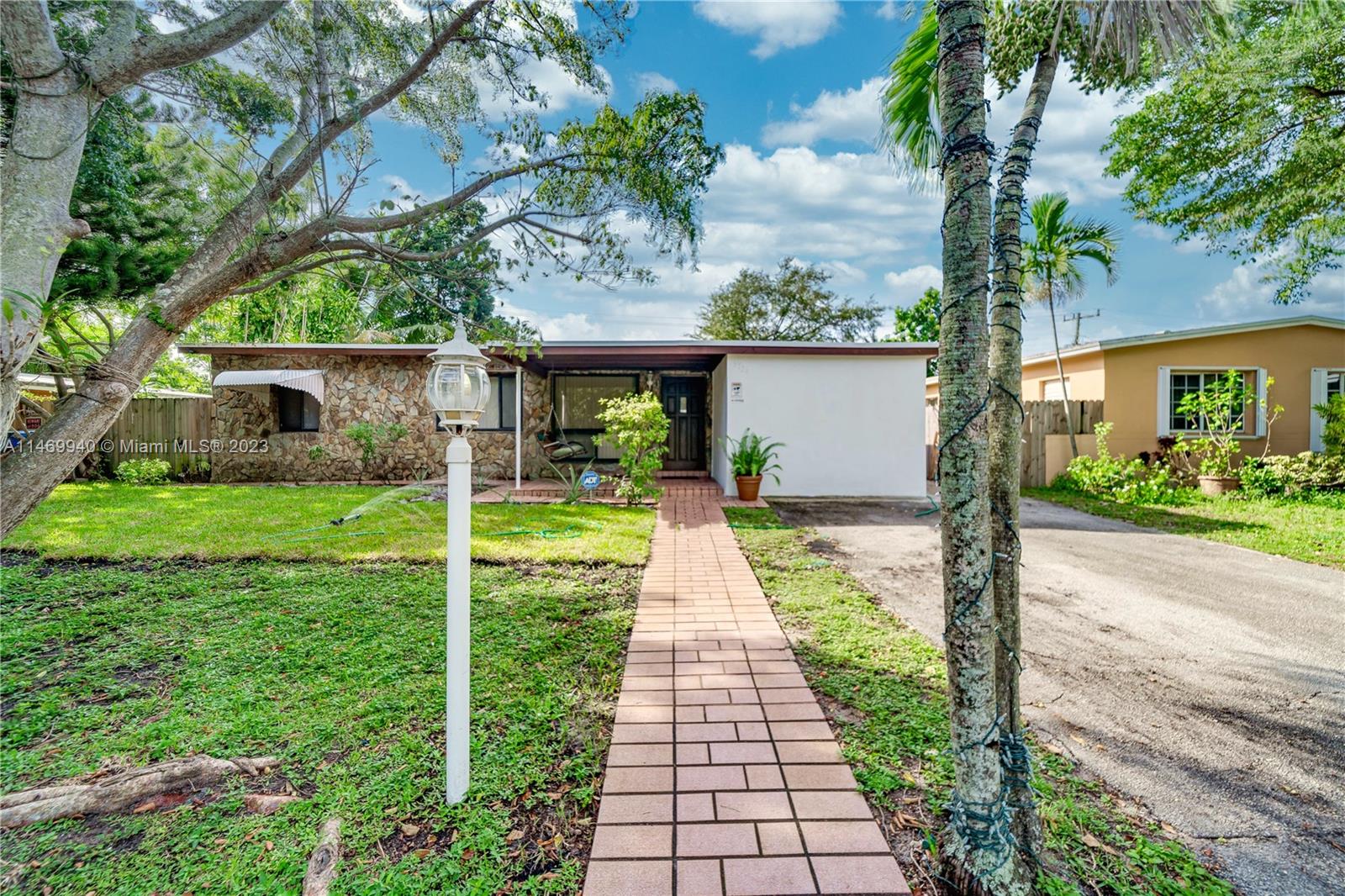 3724 SW 39th Street West Park FL 33023