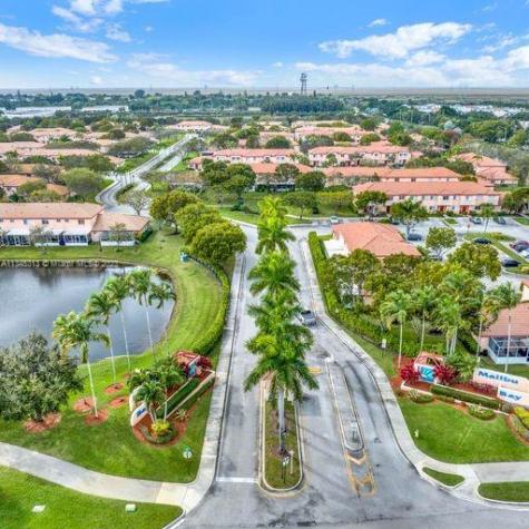 733 NW 208th Terrace Pembroke Pines FL 33029