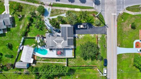 400 Riomar Drive Port St. Lucie FL 34952