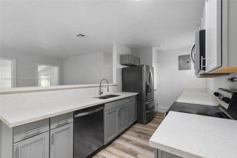 810 N 70th Avenue Hollywood FL 33024
