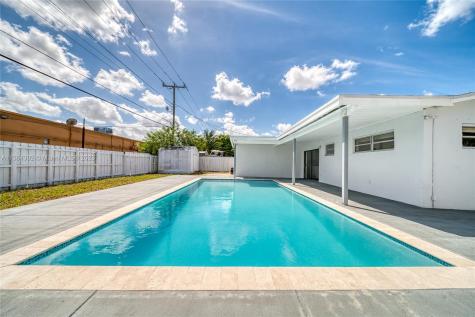 6930 Harding Street Hollywood FL 33024