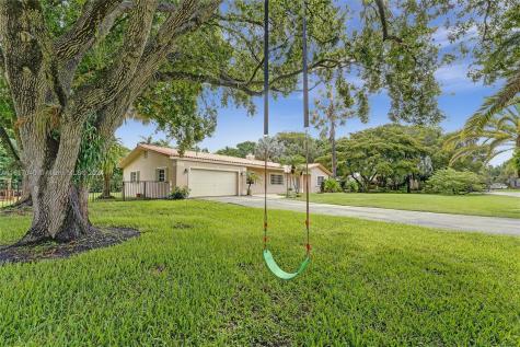 10925 SW 40th Court Davie FL 33328