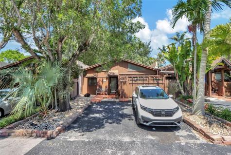 11212 SW 114th Lane Circle Miami FL 33176