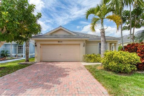 9305 Arborwood Circle Davie FL 33328