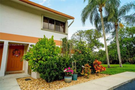 4340 SW 70th Terrace Davie FL 33314