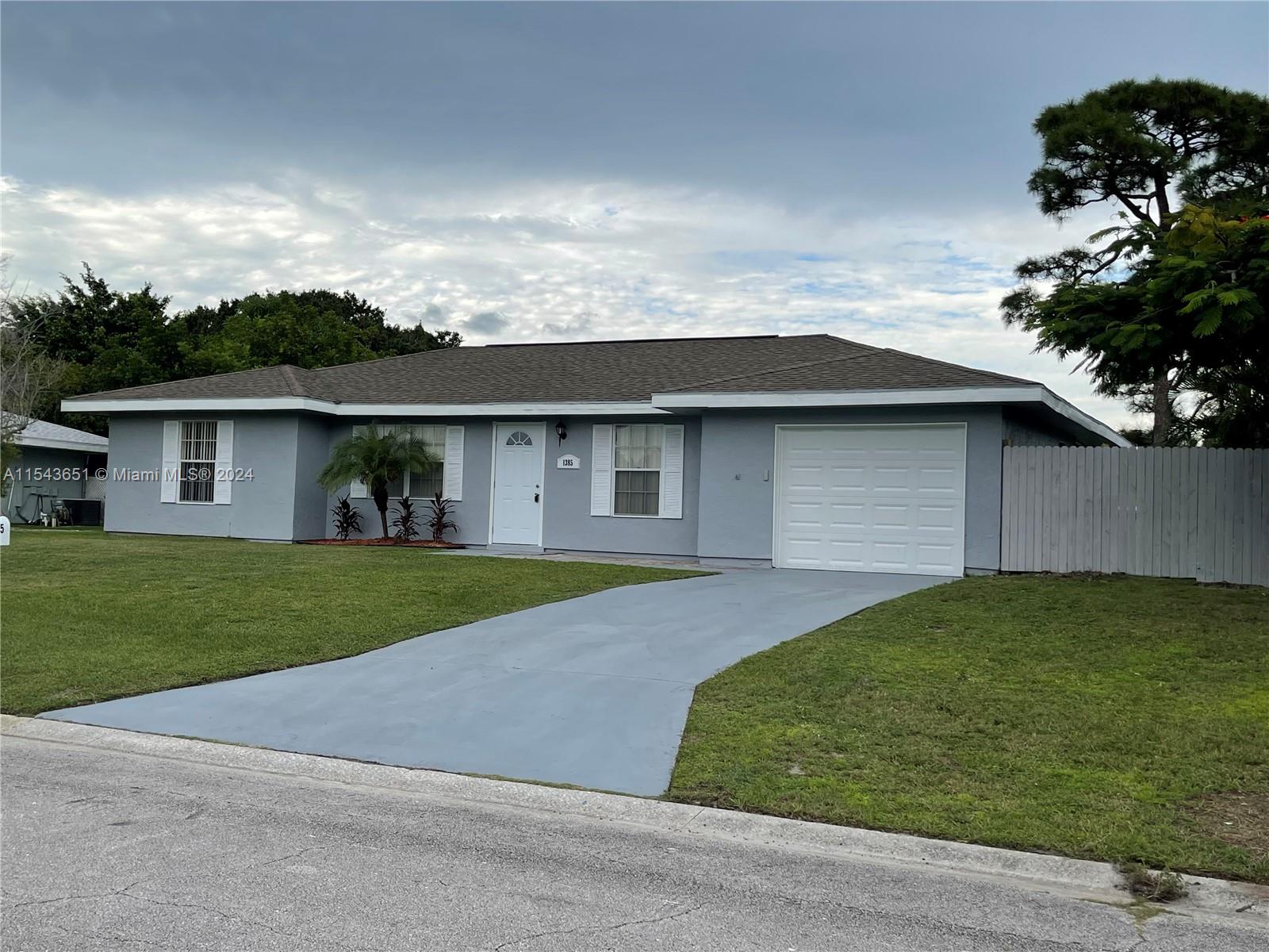 1385 SE Oakmont Lane Port St. Lucie FL 34952