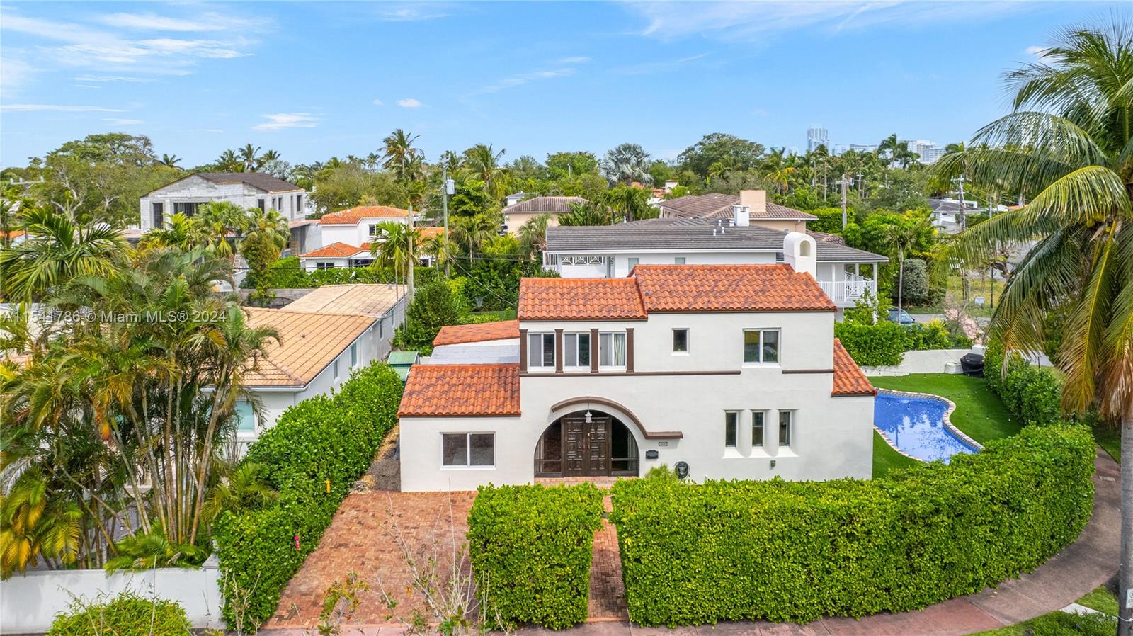 5000 Lakeview Drive Miami Beach FL 33140