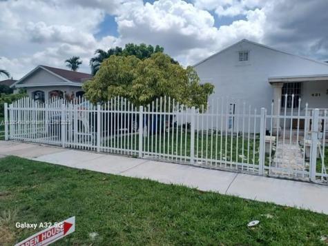 421 NW 33rd Avenue Miami FL 33125
