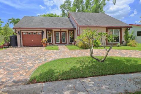 8410 NW 5th Street Pembroke Pines FL 33024