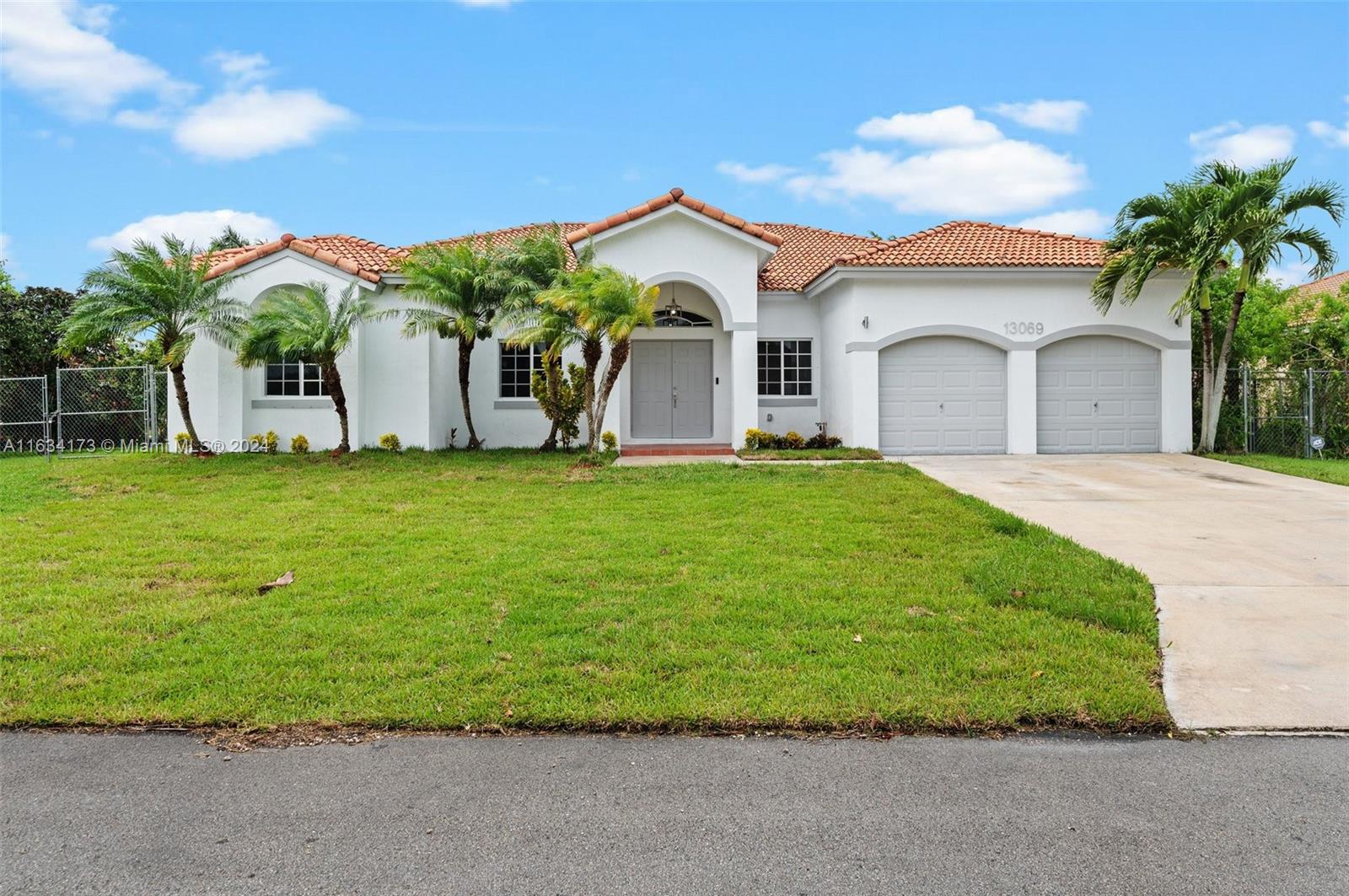 13069 SW 220th Terrace Miami FL 33170