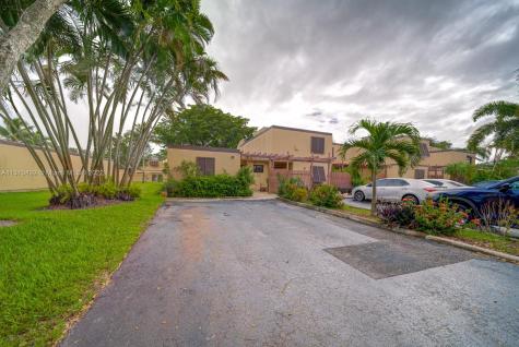1321 W Golfview Drive Pembroke Pines FL 33026