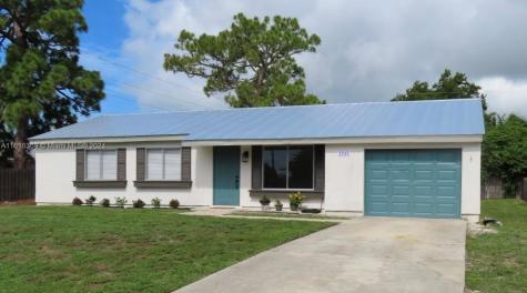 2290 SE Glover Street Port St. Lucie FL 34984