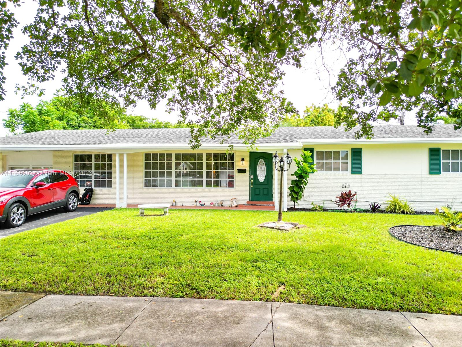 262 SW 52nd Terrace Plantation FL 33317