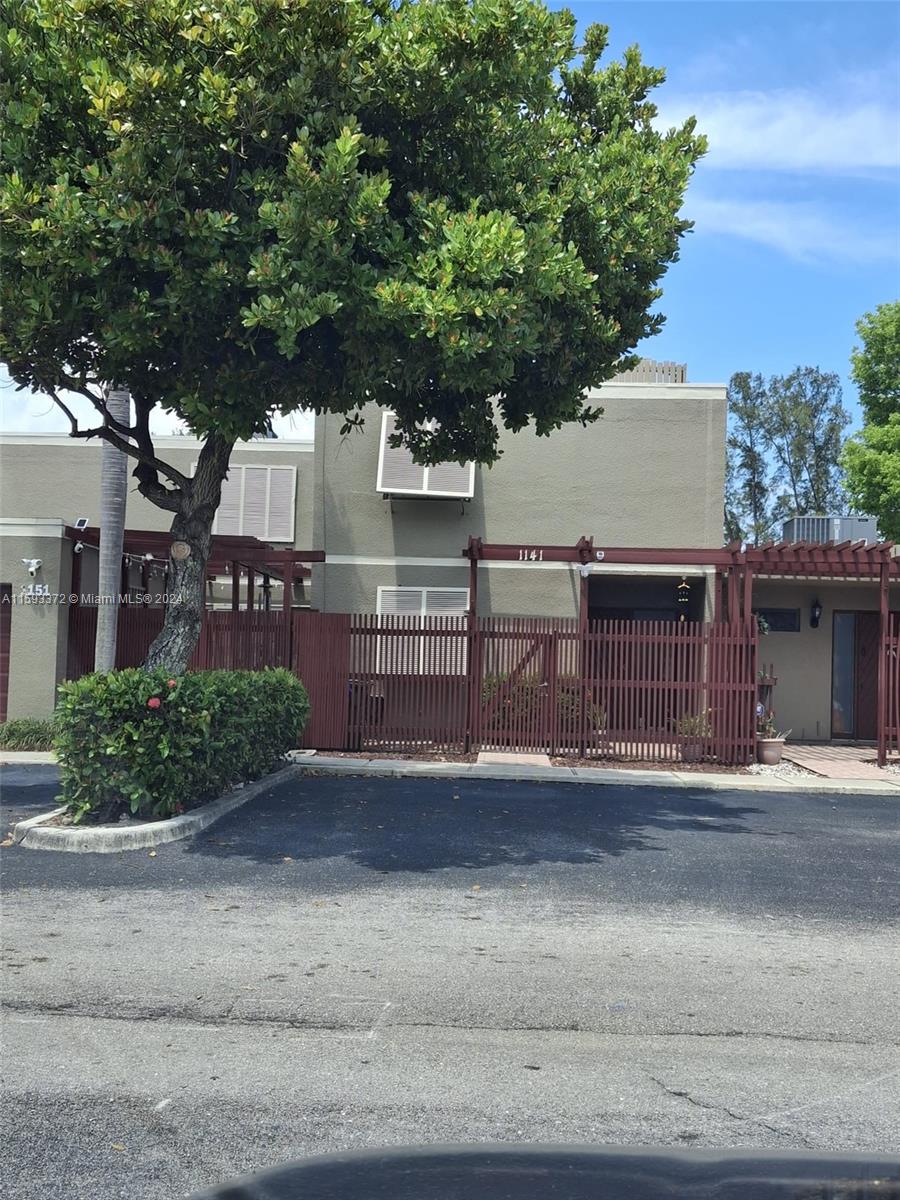 1141 W Fairway Road Pembroke Pines FL 33026