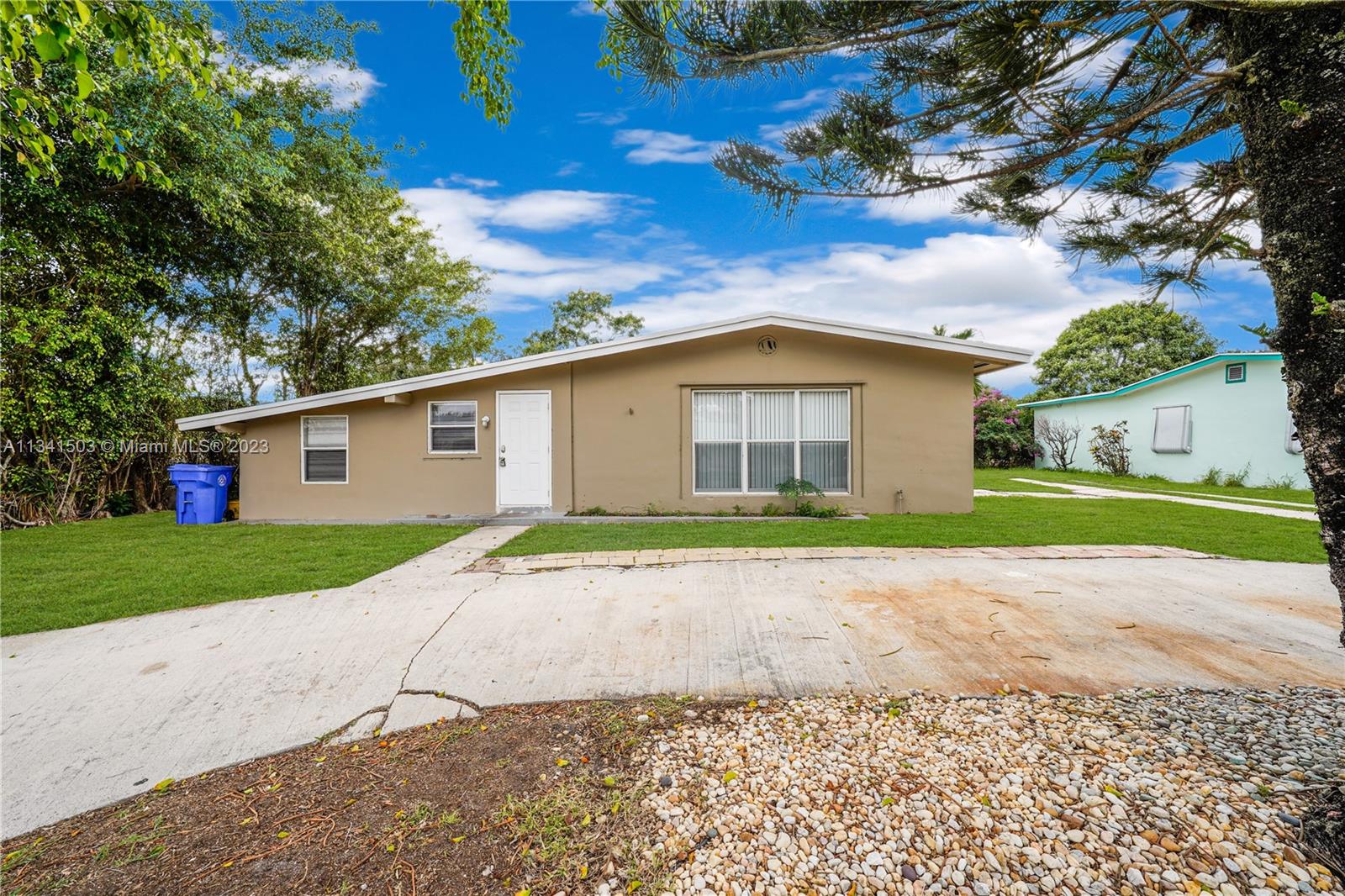 910 W Pine Street Lantana FL 33462