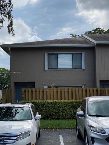 5028 S University Drive Davie FL 33328