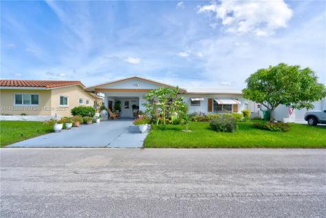 5722 NW 86th Avenue Tamarac FL 33321