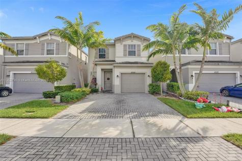 4528 NW 48th Terrace Tamarac FL 33319