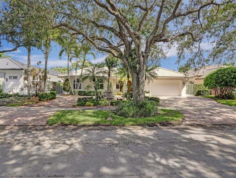 8275 NW 158th Terrace Miami Lakes FL 33016