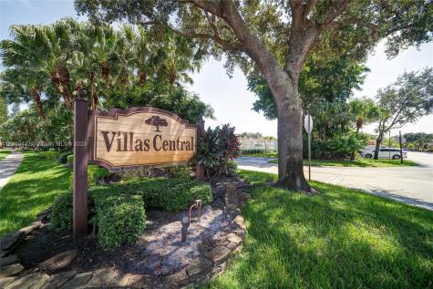 10861 N Golfview Drive Pembroke Pines FL 33026