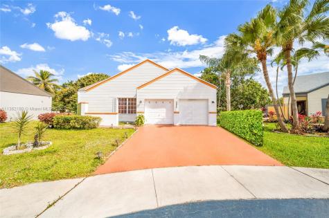 8660 SW 12th Street Pembroke Pines FL 33025