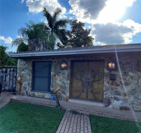 18730 SW 94th Avenue Cutler Bay FL 33157