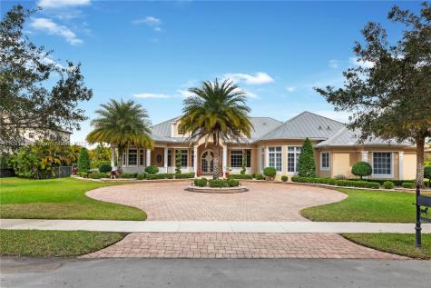 10451 S Camelot Circle Davie FL 33328