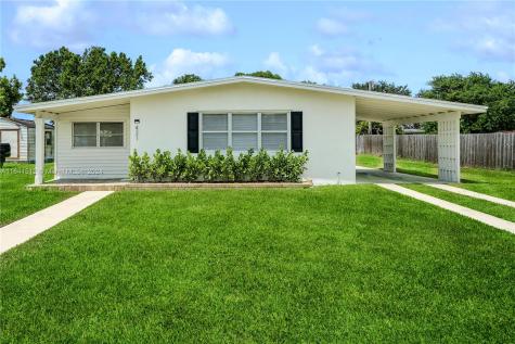 421 SE Solaz Avenue Port St. Lucie FL 34983