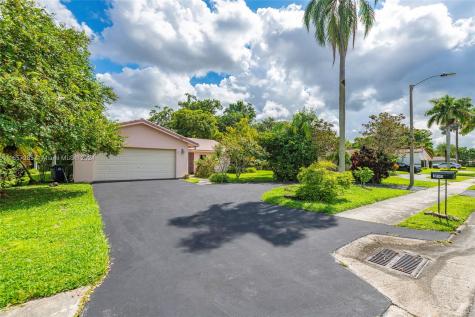 10143 Ramblewood Drive Coral Springs FL 33071