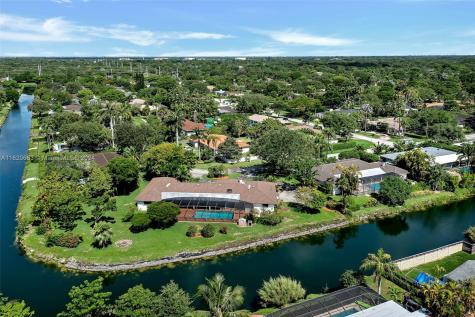 14145 SW 72nd Court Palmetto Bay FL 33158