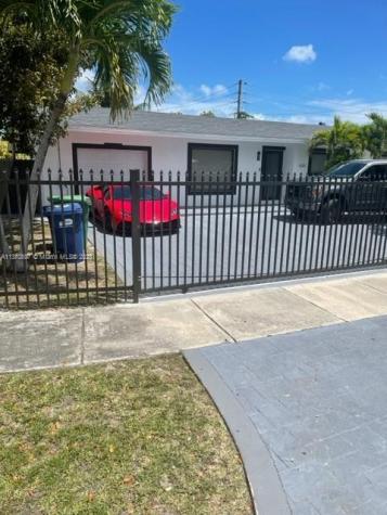 16001 SW 104th Court Miami FL 33157