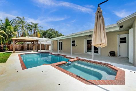 6821 SW 43rd Street Davie FL 33314