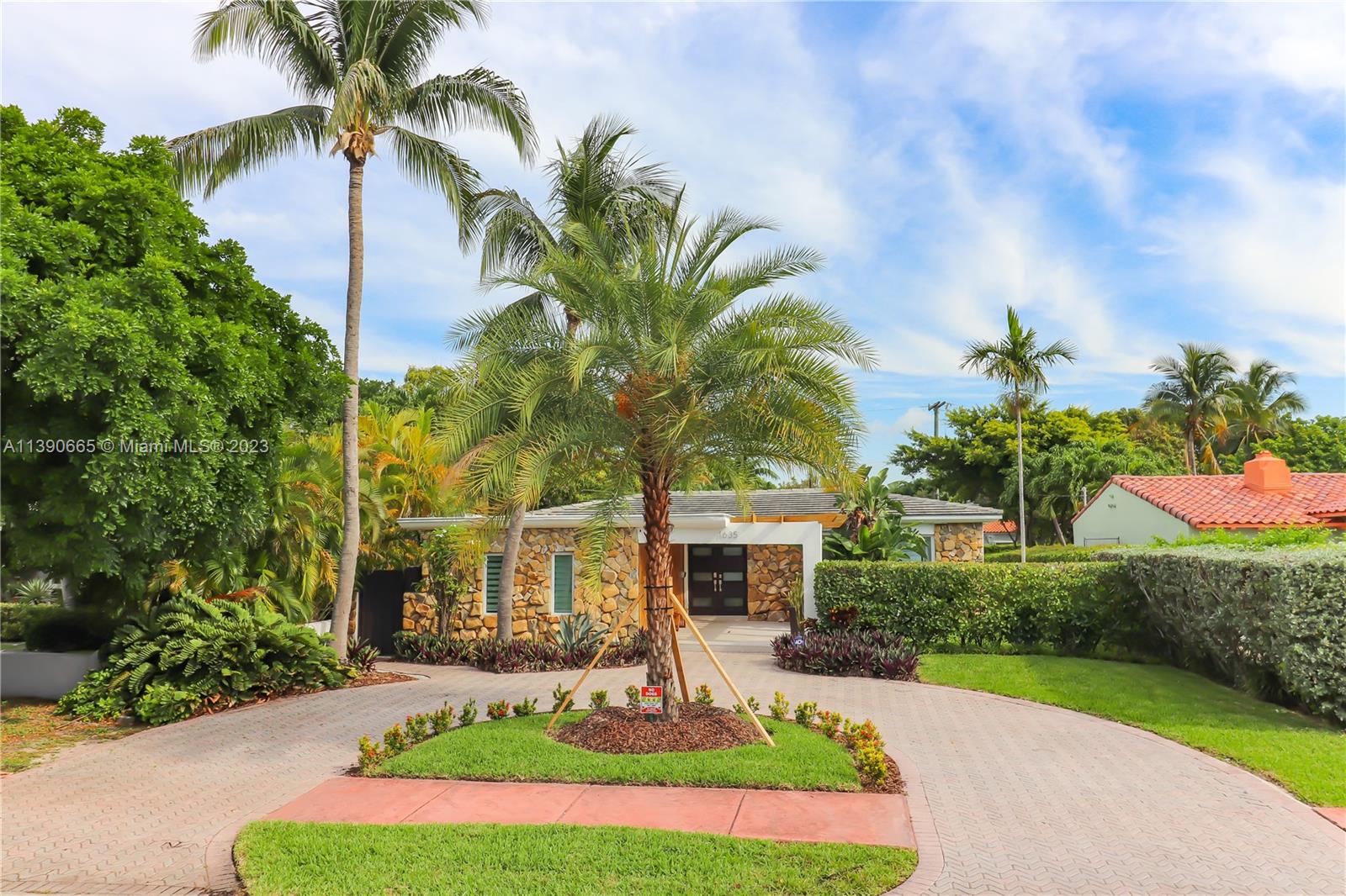 1635 Bay Drive Miami Beach FL 33141