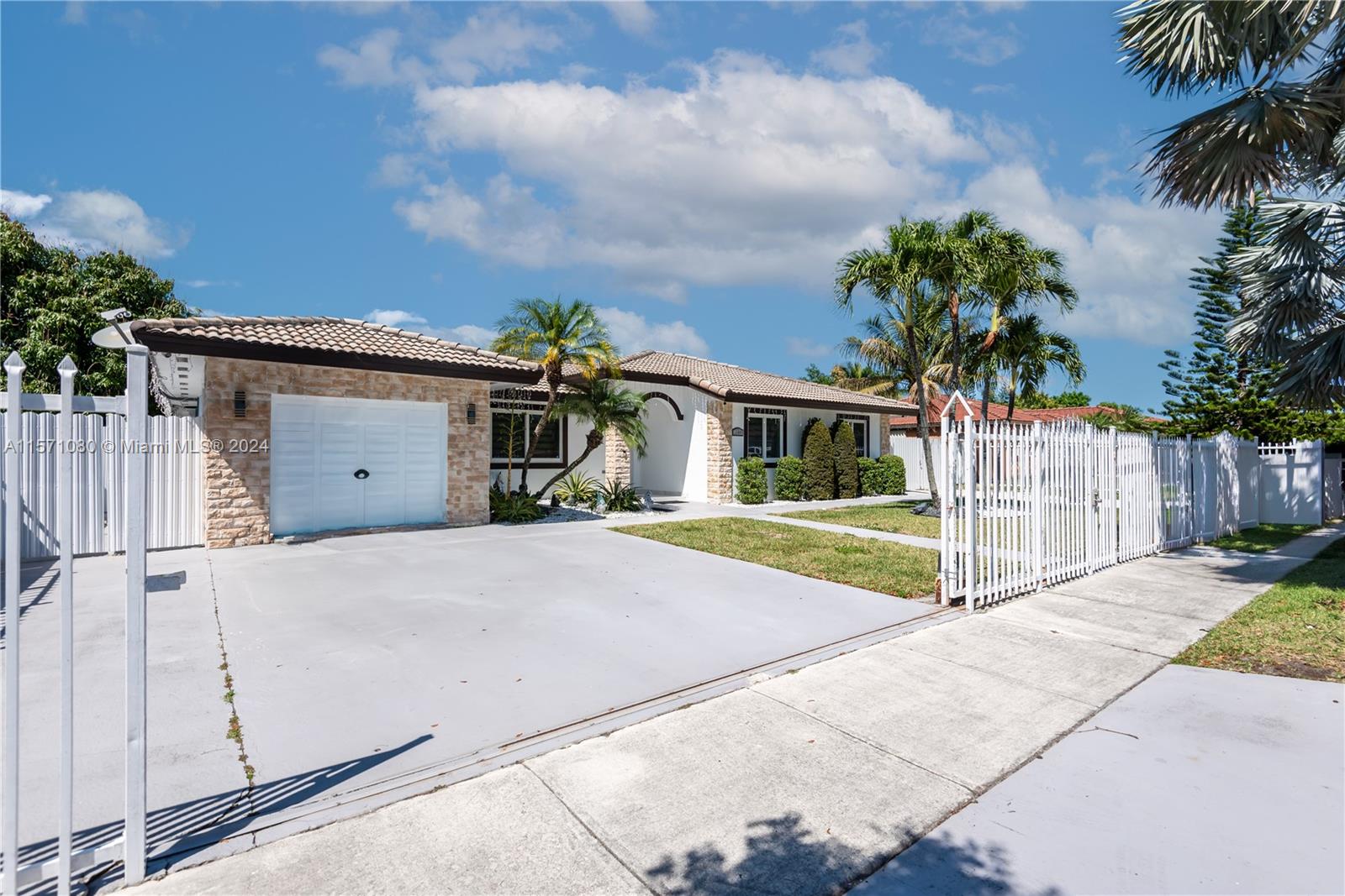 12485 SW 220th Street Miami FL 33170