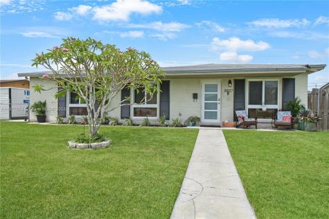 9827 SW 194th Street Cutler Bay FL 33157