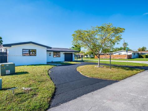 1530 NW 83rd Way Pembroke Pines FL 33024
