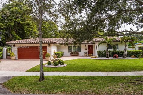 13945 Lake Lure Court Miami Lakes FL 33014
