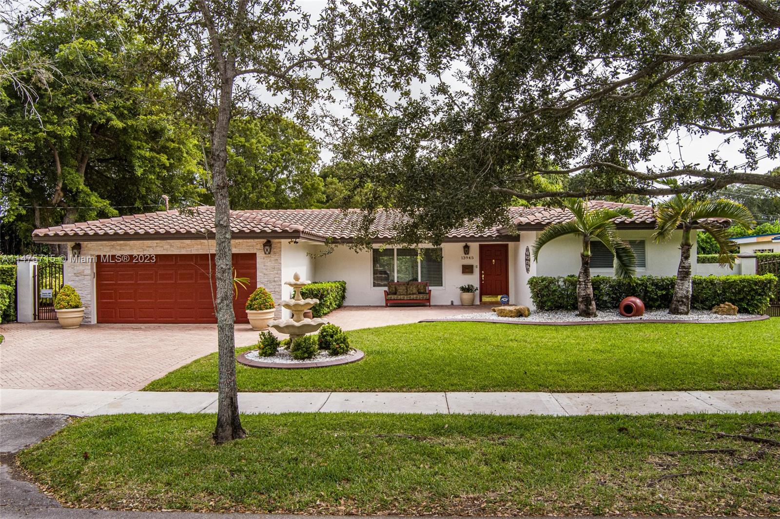13945 Lake Lure Court Miami Lakes FL 33014
