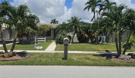 9371 Nassau Drive Cutler Bay FL 33189