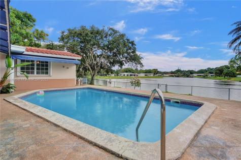 14020 Cypress Court Miami Lakes FL 33014