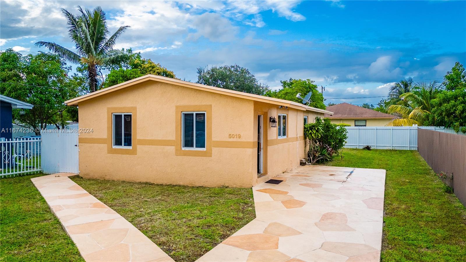 5019 SW 24th Street West Park FL 33023